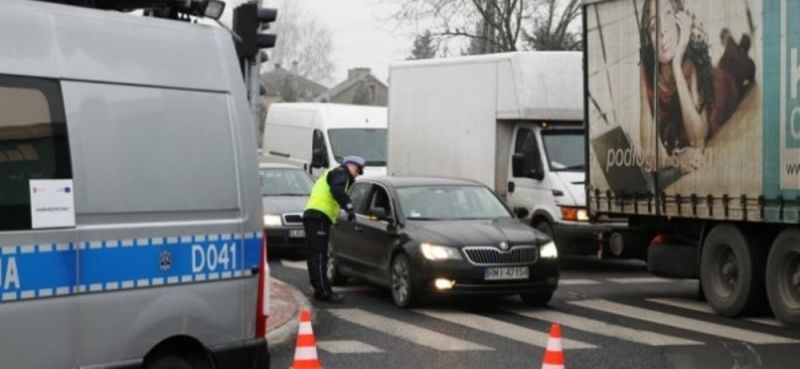 Ścigali złodziei jeżdżących z pistoletem - Zdjęcie główne