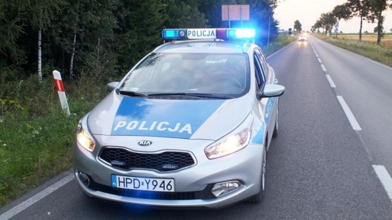 Na podwójnym gazie wjechał w auto funkcjonariusza policji - Zdjęcie główne