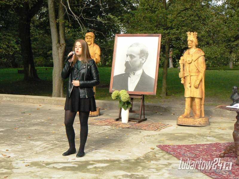 Gimnazjaliści Dwójki ślubowali u Sienkiewicza - Zdjęcie główne