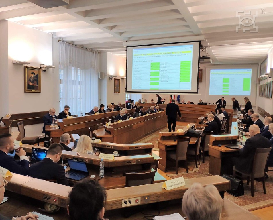 XVIII sesja Rady Miasta Lublin VIII kadencji. Obrady trwają od godziny 9  - Zdjęcie główne