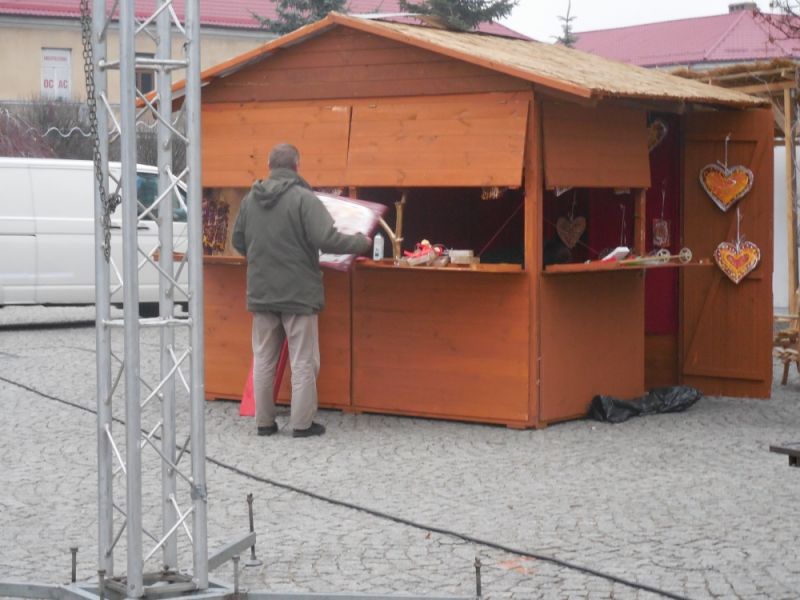 Świąteczny jarmark na placu - Zdjęcie główne