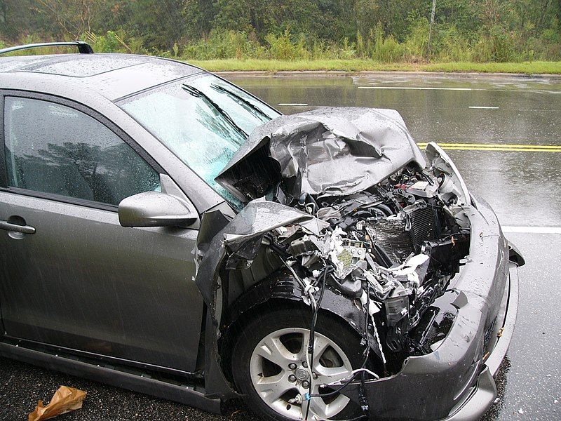 Zderzenie dwóch pojazdów na ulicy Mełgiewskiej - Zdjęcie główne