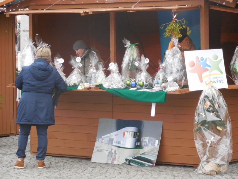 Świąteczny kramik Wspólnego Świata. Zbierają na budowę centrum - Zdjęcie główne