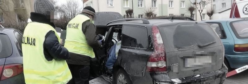 Mężczyzna poszukiwany przez policję ws. zabójstwa przy ul. Gęsiej odnaleziony w palącym się aucie - Zdjęcie główne