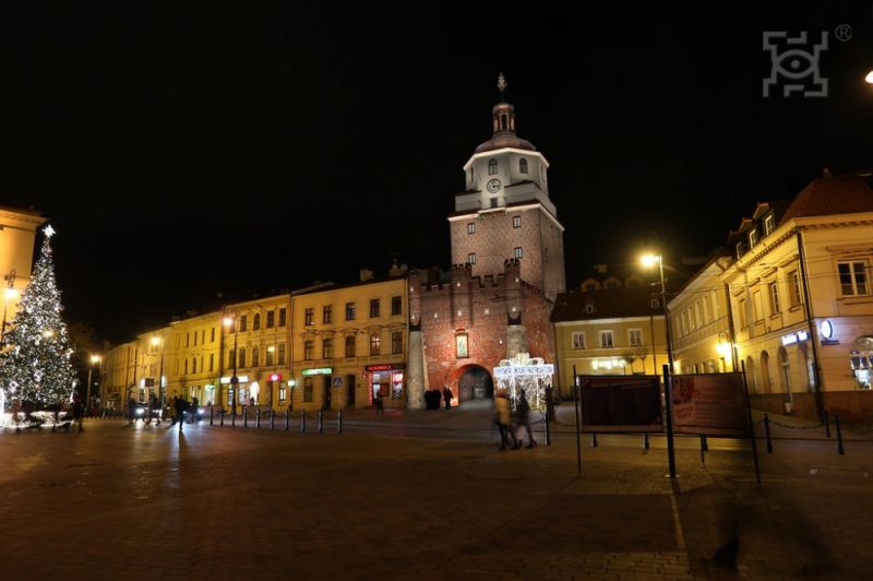 Unikalna iluminacja Bramy Krakowskiej  - Zdjęcie główne