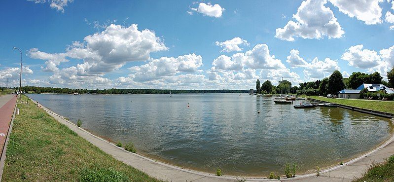 Wywrócona łódź na Zalewie Zemborzyckim - Zdjęcie główne