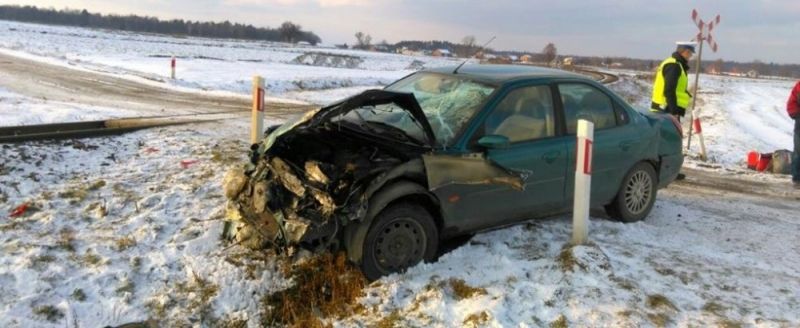 Wpadł w poślizg i wjechał pod pociąg - Zdjęcie główne