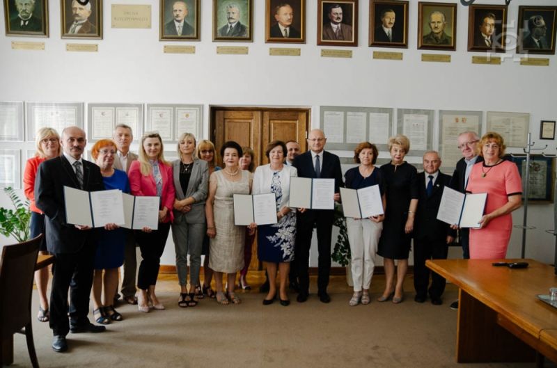 Podwyżki dla pracowników niepedagogicznych oświaty  - Zdjęcie główne