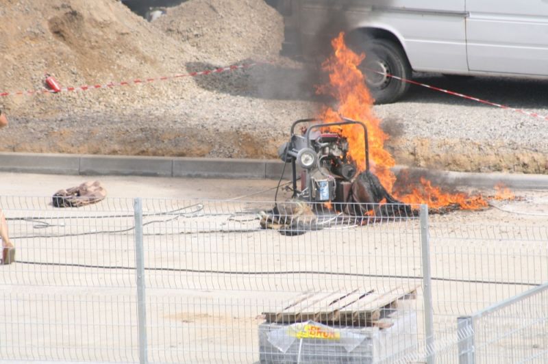 Przyjechał z zamiarem sprzedaży na straganie. Wrócił z podpalonym samochodem - Zdjęcie główne