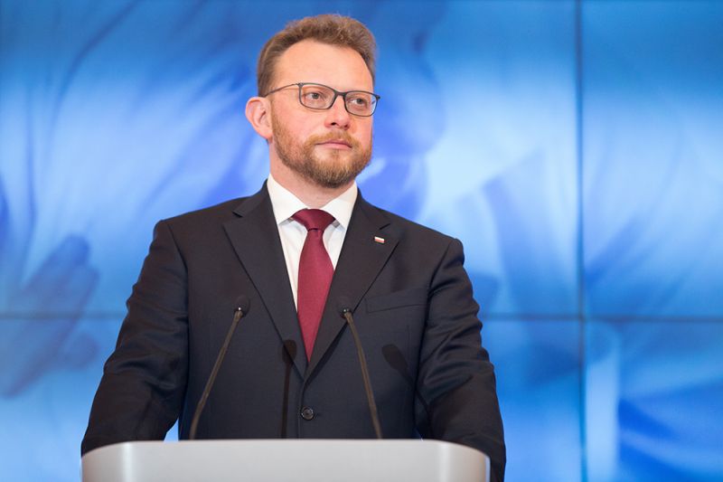 Polska zamyka granice. Wstrzymują połączenia lotnicze i kolejowe - Zdjęcie główne