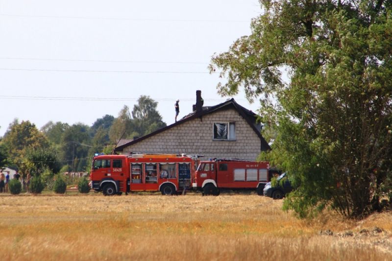 Komarno. Spłonęło poddasze domu    - Zdjęcie główne