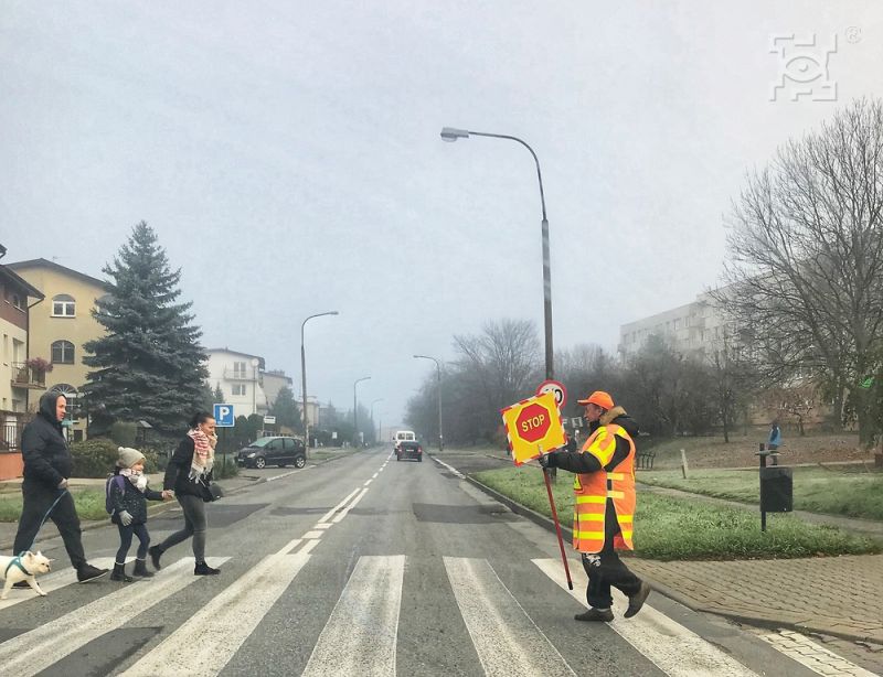 Strażnicy Ruchu Drogowego czuwają nad bezpieczeństwem uczniów - Zdjęcie główne