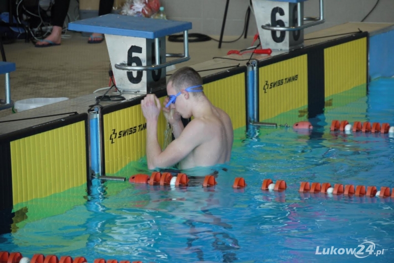 Gostołek z dwoma medalami pływackich mistrzostw Polski - Zdjęcie główne