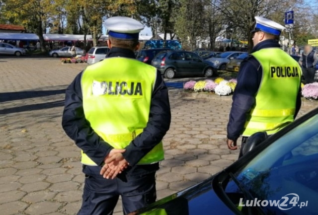 17 kolizji na drogach powiatów. Policjanci podsumowali akcję "Znicz" - Zdjęcie główne