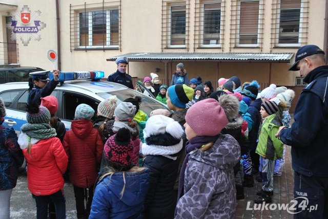 Dzieci poznawały pracę policjantów - Zdjęcie główne