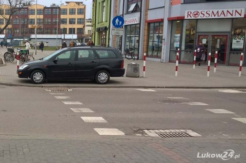 Niefortunnie zaparkował... - Zdjęcie główne