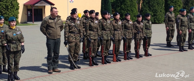 Uczniowie z Radoryża wicemistrzami województwa w paradzie wojskowej - Zdjęcie główne