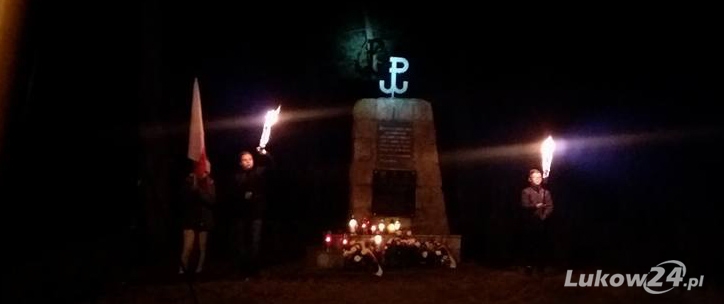 Uczcili pamięć pomordowanych żołnierzy AK - Zdjęcie główne