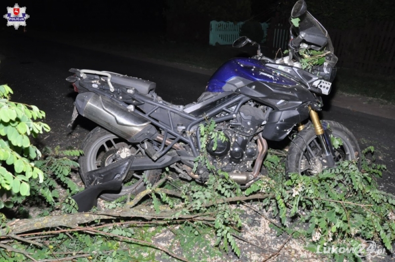 Uderzył motocyklem w drzewo. Śmiertelny wypadek w gminie Krzywda - Zdjęcie główne