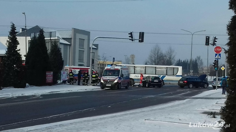 Kolizja na światłach. Możliwe utrudnienia w ruchu - Zdjęcie główne