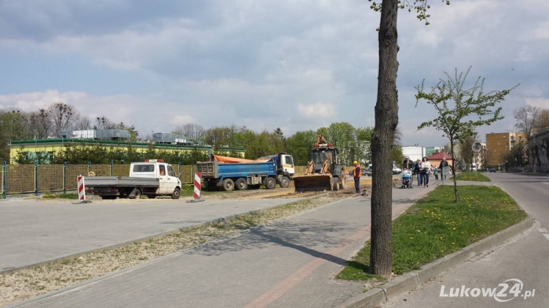 Prace ruszyły. Parking zostanie dokończony - Zdjęcie główne