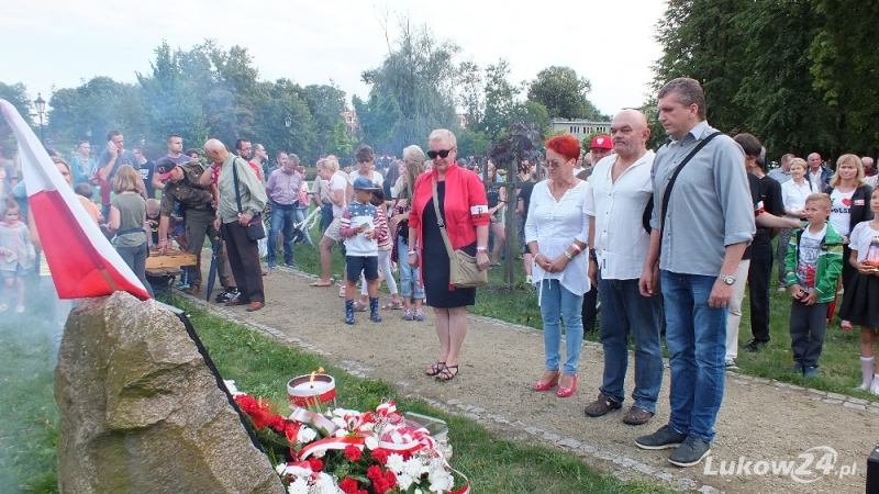 Przy mówiącym kamieniu dla powstańców - Zdjęcie główne