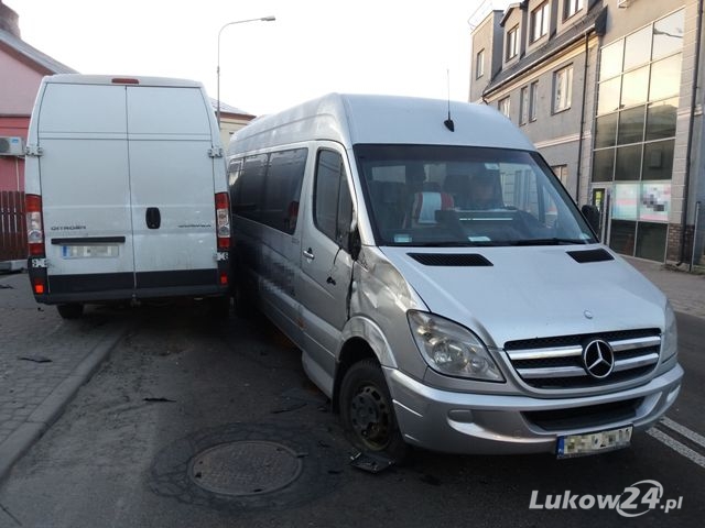 Czołowe zderzenie dwóch busów - Zdjęcie główne