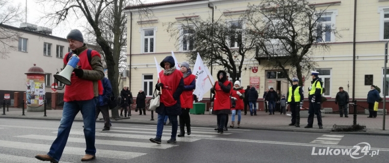 Strajk pod budynkiem starostwa - Zdjęcie główne