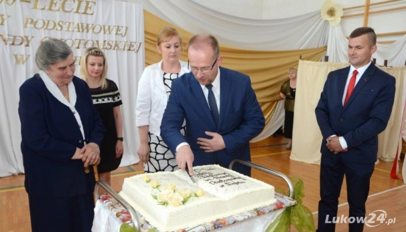 Szkoła w Dąbiu ma już 100 lat - Zdjęcie główne