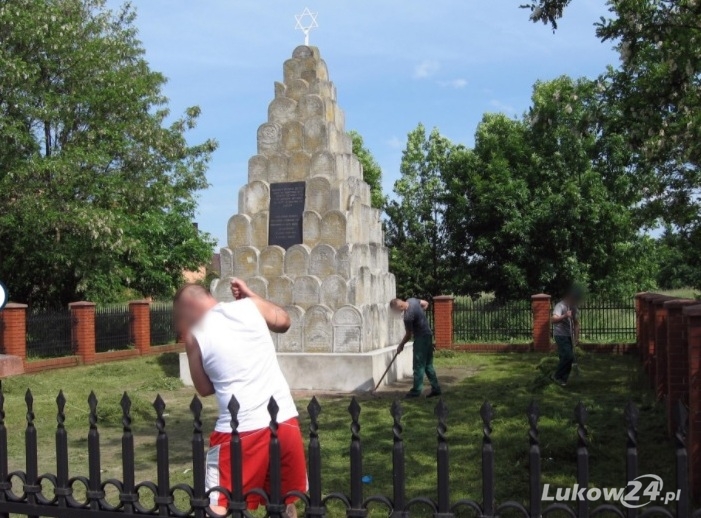 Więźniowie porządkowali cmentarz - Zdjęcie główne