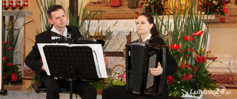 Duet akordeonowy zagrał w Łukowie - Zdjęcie główne