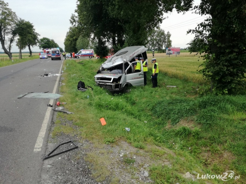 Wypadek w Jeziorach. Kilkanaście osób rannych - Zdjęcie główne