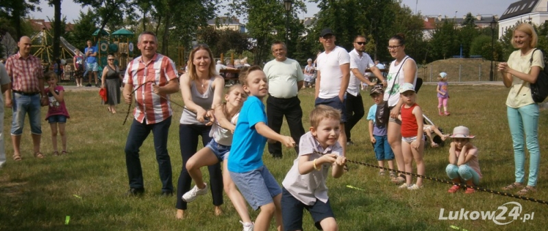 Dzień dziecka w parku miejskim - Zdjęcie główne