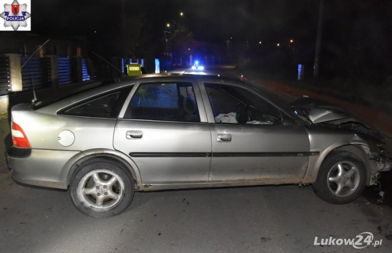 NIETRZEŹWY I BEZ PRAWA JAZDY, PO UDERZENIU W PŁOT WYPADŁ Z AUTA - Zdjęcie główne