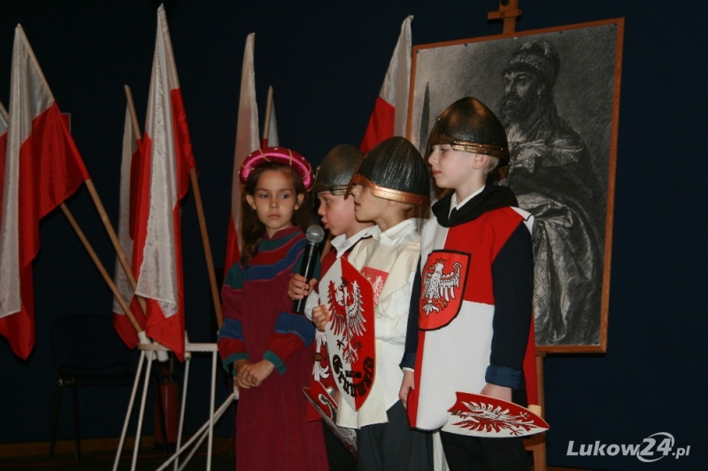 Patriotyczna piosenka i pocztówka - Zdjęcie główne