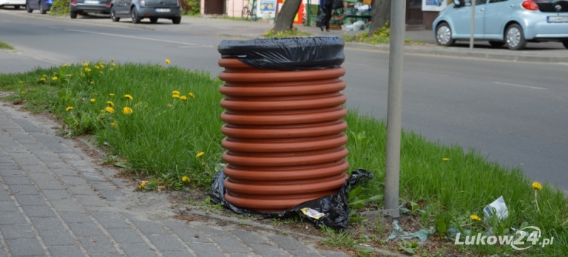 Śmietniczki z rur kanalizacyjnych - Zdjęcie główne