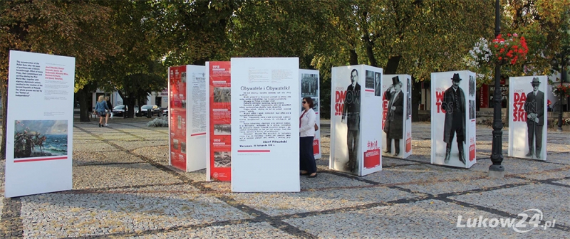 Wystawa na Placu Solidarności i Wolności - Zdjęcie główne