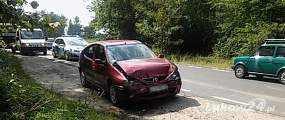 Zderzenie trzech samochodów na trasie w kierunku Żelechowa - Zdjęcie główne