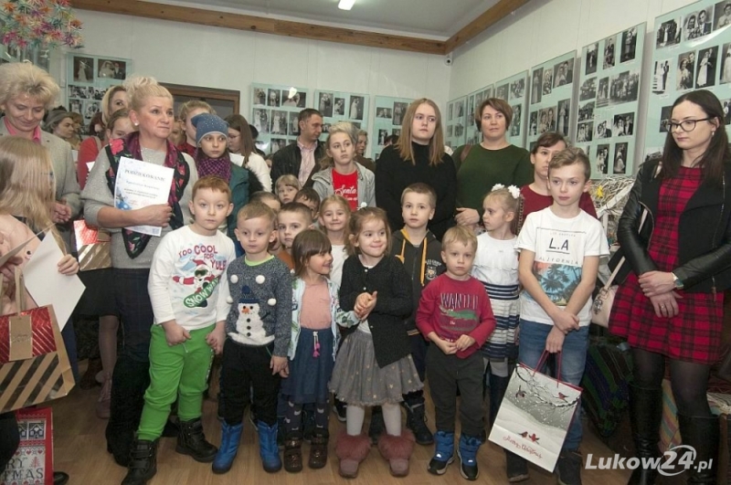 Wernisaż wystawy "Najpiękniejsza łukowska choinka i ozdoba choinkowa" w Muzeum Regionalnym w Łukowie - Zdjęcie główne