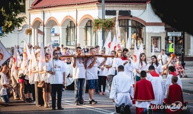 Znaki Światowych Dni Młodzieży odwiedziły Lubartów - Zdjęcie główne