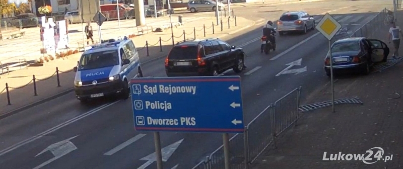 Kolizja na Wyszyńskiego. Policja publikuje nagranie z monitoringu - Zdjęcie główne