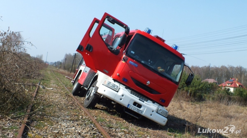 Zapaliła się prasa do słomy. Potężne straty  - Zdjęcie główne