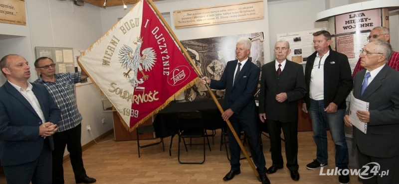 Sztandar "Solidarności" z "Łukbutu" trafił do muzeum - Zdjęcie główne