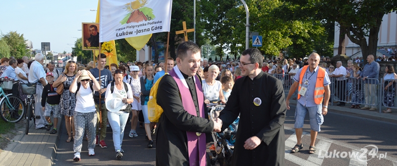 Pielgrzymi wyruszyli na pątniczy szlak - Zdjęcie główne