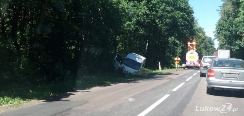 Śmiertelny wypadek na krajówce. Potrącony robotnik drogowy - Zdjęcie główne