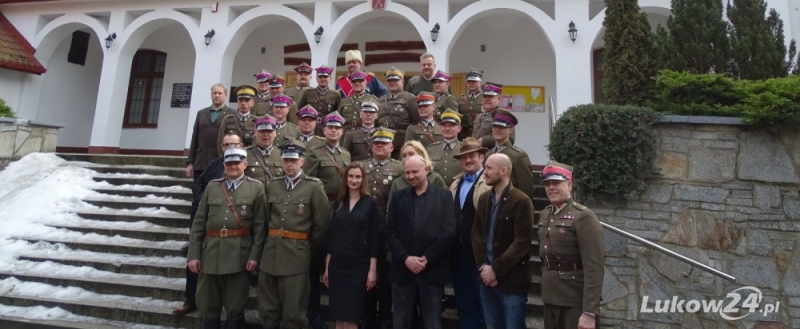 Miłośnicy wojskowości w Woli Gułowskiej - Zdjęcie główne