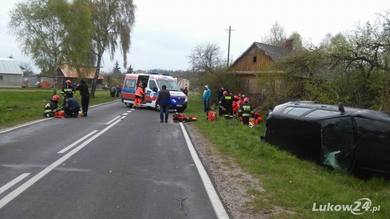 Pięć osób rannych po dachowaniu! - Zdjęcie główne