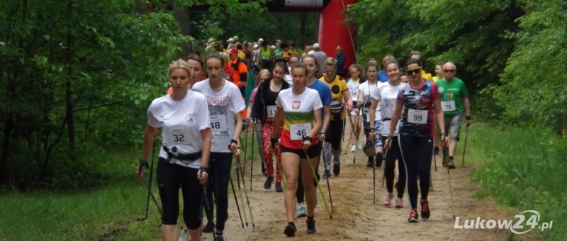 Nordic walking po ścieżkach rezerwatu Jata - Zdjęcie główne