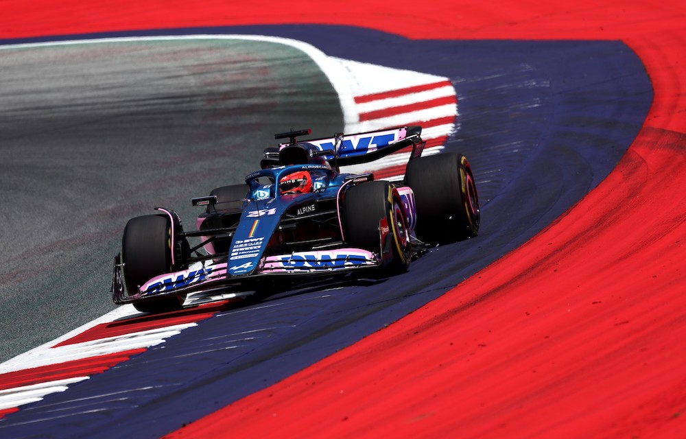 Esteban Ocon excendiendo el limite de pista en el Gran Premio de Austria 2023