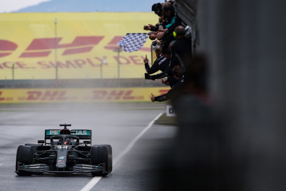 Hamilton Compares Dominant Red Bull To His Own Legendary W11